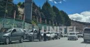 Surtidores de La Paz registran filas este domingo; conductores se quejan por las demoras
