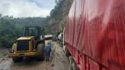 Lluvias provocan derrumbes y riesgos de deslizamientos en carreteras en tres regiones del país