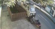 Cámara captó el momento en el que un vehículo impacta a dos motocicletas y deja cuatro heridos
