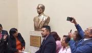 Restituyen busto de Víctor Paz Estenssoro en antiguo edificio de la Asamblea tras 16 años