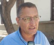 Gobernador sugiere quemar gasolina a seguir dañando vehículos de la gente