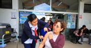 Grupos de riesgos acuden a los centros de salud a vacunarse contra influenza