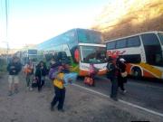 Bloqueo en Parotani paraliza salidas hacia Cochabamba y Santa Cruz y deja a pasajeros varados