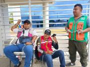 Mototaxistas se encadenan en YPFB Santa Cruz e inician huelga de hambre por falta de resarcimientos; anuncian paro y bloqueo