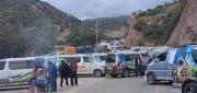 BLOQUEO EN PAROTANI SE REINSTALA Y AFECTA EL PASO DE BUSES Y CAMIONES