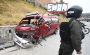 Varios vehículos protagonizan dos accidentes en la autopista La Paz-El Alto; hay heridos