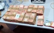 Aprehenden en La Paz a un hombre que llevaba Bs 4,8 millones en bolsas