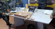 La Paz: Aprehenden a un hombre con casi Bs 5 millones en una maleta y se investiga si tiene vínculos con bloqueos