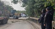 “Sin enfrentamientos”, Policía desbloquea la ruta La Paz – Caranavi en los Yungas