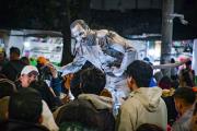 Estatuas vivientes buscan preservar su arte en la Larga Noche de Museos con aportes voluntarios