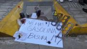 ¿Quién responde por la “gasolina basura”? Choferes acusan al Gobierno y experto apunta a traders internacionales