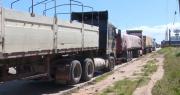 “Estamos haciendo filas otra vez”: transportistas esperan por diésel en surtidores de Santa Cruz