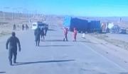 Abren el paso en Achica Arriba, 100 cisternas avanzan hacia El Alto