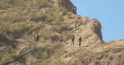 La Paz: Desde cerros, bloqueadores arrojan dinamita y se enfrentan a contingente policial en Huajchilla