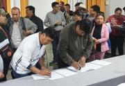 Ministra de Educación logra acuerdo con los maestros rurales, que recibirán un bono anual y levantan las protestas