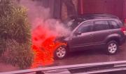 Auto se incendia por un supuesto cortocircuito