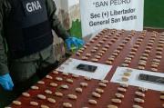 Caen dos bolivianos con 216 cápsulas de cocaína en Argentina