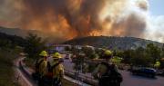 Siete incendios forestales avivados por los vientos queman el sur de California