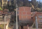 Deslizamiento en Cotahuma deja al menos dos viviendas afectadas y 8 familias damnificadas