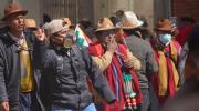 Denuncian que Ponchos Rojos atacaron minibús que transportaba niños con síndrome de Down