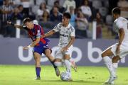 Miguel Terceros aportó en ataque, pero Santos volvió a tropezar en Sudamericana