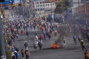 El miedo cede ante el cansancio y los alteños desafían a los bloqueos