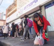 Con precios elevados y filas por alimentos, La Paz retoma parcialmente sus actividades