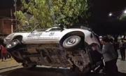 Tarija: Un auto chocó y volcó a una patrulla de la Policía