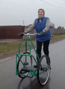 Abuelita conquista las redes con ingenioso invento casero