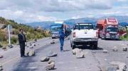 Bloqueos dejan a chóferes potosinos atrapados en condiciones precarias