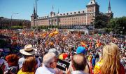 Miles de personas marchan en Madrid para pedir la dimisión de Pedro Sánchez