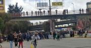 Vuelve el bloqueo al peaje de la autopista La Paz–El Alto horas después del paso de policías y militares