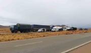 Tensión extrema: ataques con explosivos hacen retroceder a fuerzas del orden en la ruta a Oruro