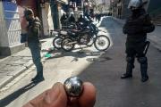 En disturbios emplean petardos transformados en arma letal para atentar contra la vida de policías