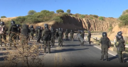 Cochabamba: Policía busca liberar la vía en Parotani, ruta a Oruro y bloqueadores responden con dinamita