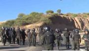 Policía avanza en Parotani para despejar la vía a Oruro y recibe ataques con dinamita