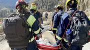 Bomberos voluntarios caminaron siete kilómetros con una mujer accidentada en Huajchilla