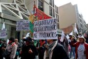 Los conflictos en el país asfixian a pequeños comerciantes, transportistas y productores