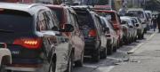 Largas filas complican el conflicto social, choferes y dueños de motorizados duermen días en EESS