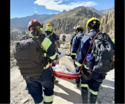 Bombero relata el viacrucis que pasaron para auxiliar a una abuelita en Huajchilla
