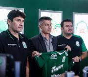 Oriente Petrolero presenta a Florentín como nuevo DT