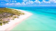Las paradisíacas playas para turistas en el Caribe a las que los locales no pueden acceder