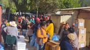 Familias hacen fila hasta cinco días en Viru Viru para enviar alimentos a La Paz