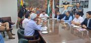 REUNIÓN CÍVICA EN SANTA CRUZ SE INSTALA SIN LA PRESENCIA DE RODRIGO PAZ