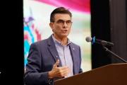 Paz se disculpa por teléfono con cívicos por no asistir a reunión en Santa Cruz