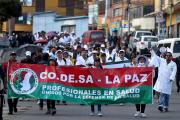 Médicos marchan para exigir pausa humanitaria en bloqueos y salvar pacientes