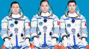 Los astronautas de la misión china Shenzhou-21 vuelven a la Tierra tras 210 días en órbita