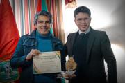 Diputado Rojas entregó un reconocimiento al cantautor y actor Milton Cortez por su destacada trayectoria artística