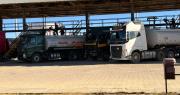 YPFB anuncia despacho de 1.100 metros cúbicos de gasolina a los surtidores de La Paz y El Alto, pero las filas persisten