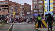 Policía gasifica en proximidades del aeropuerto para mantener transitabilidad